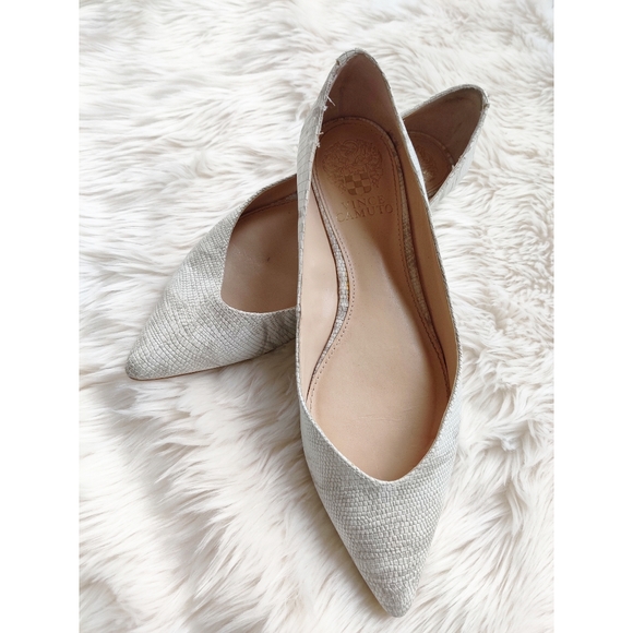 Vince Camuto Shoes - Vince camuto point toe flats snakeskin size 6.5
